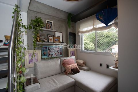 Image 11 - 884623