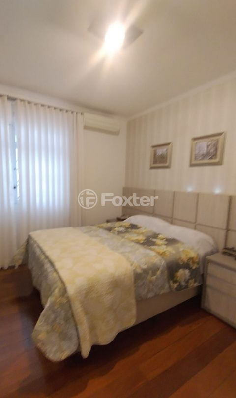 Image 7 - 884627