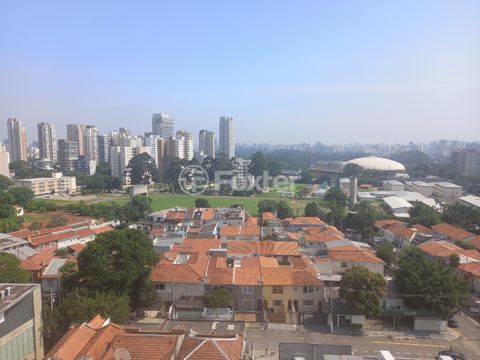 Image 7 - 884632