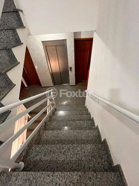 Image 8 - 884643
