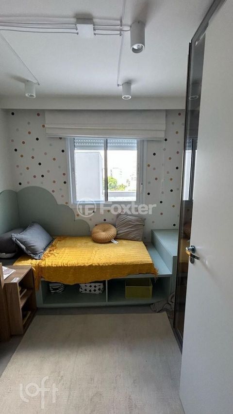 Image 7 - 884645
