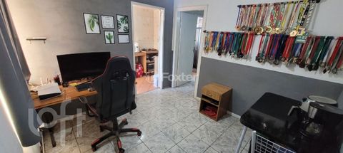 Image 8 - 884666