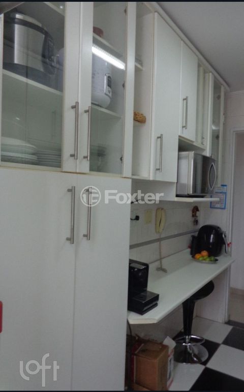 Image 6 - 884667