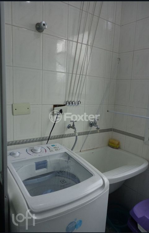 Image 9 - 884667