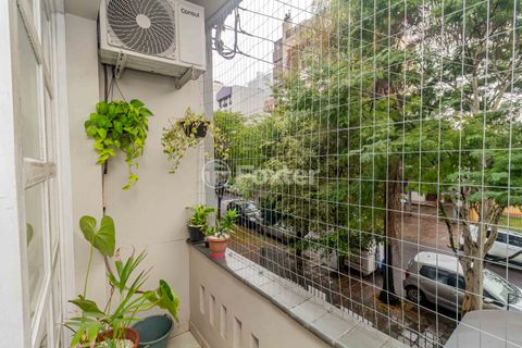 Image 8 - 884669