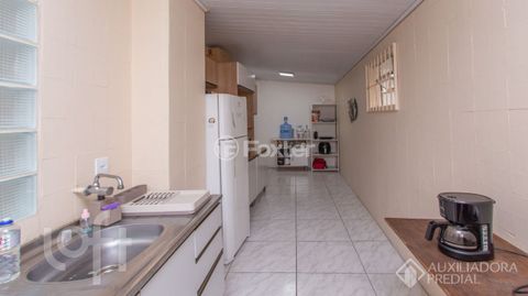 Image 9 - 884671