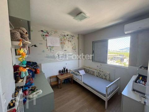 Image 8 - 884672