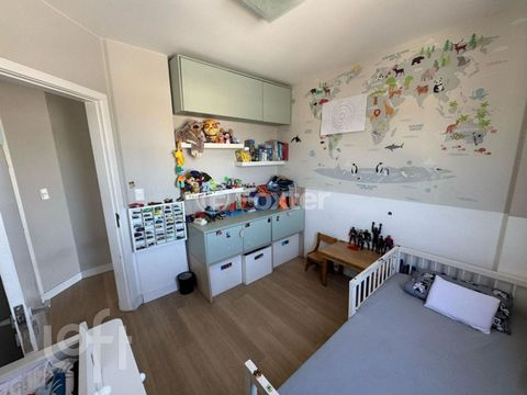 Image 9 - 884672