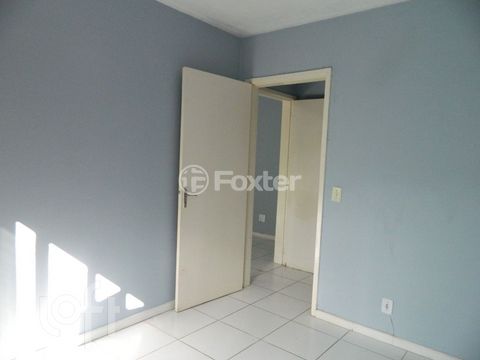 Image 9 - 884674
