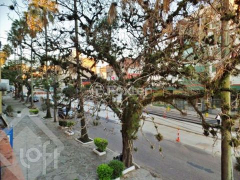 Image 4 - 884675
