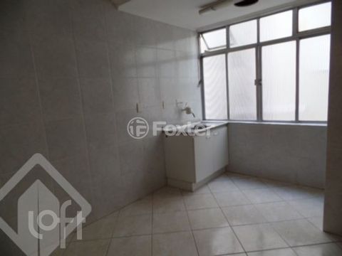Image 9 - 884675