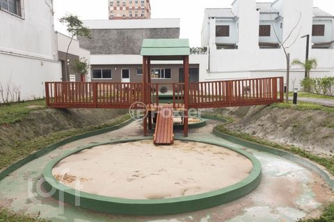 Image 10 - 884676