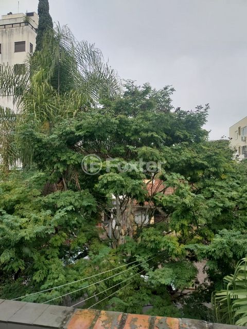 Image 4 - 884679