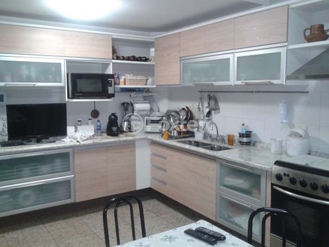 Image 9 - 884686