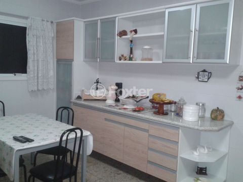 Image 8 - 884686