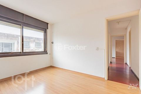 Image 7 - 884698