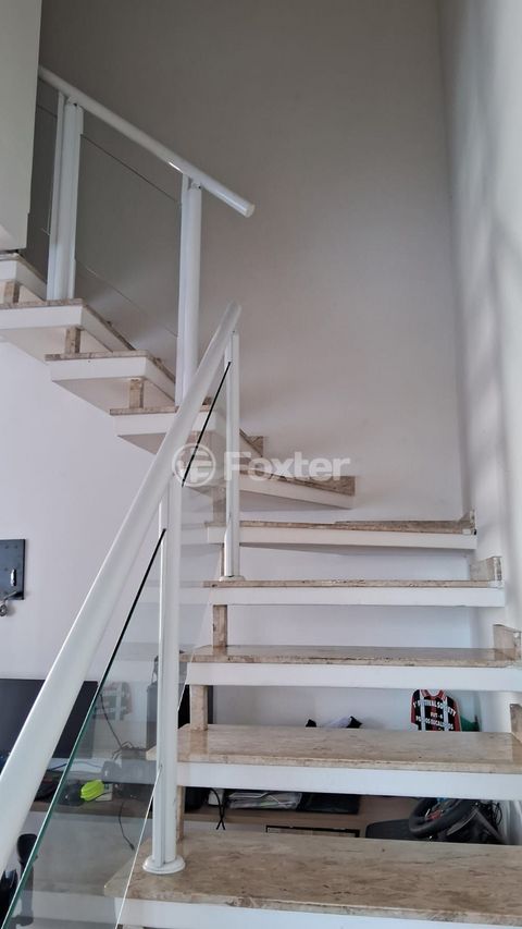 Image 3 - 884699
