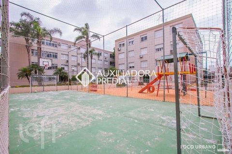 Image 9 - 884701