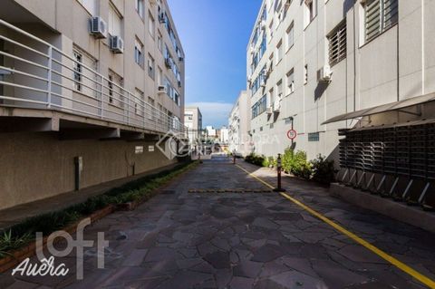 Image 6 - 884701