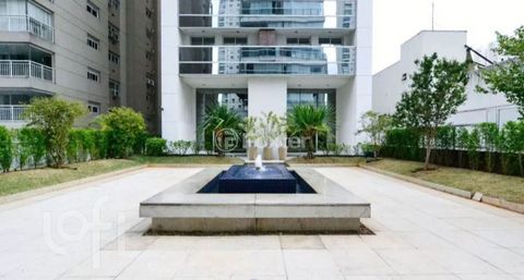 Image 11 - 884707
