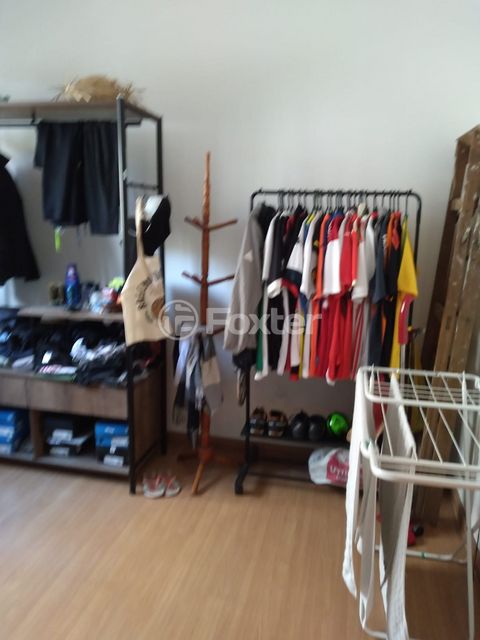 Image 9 - 884710