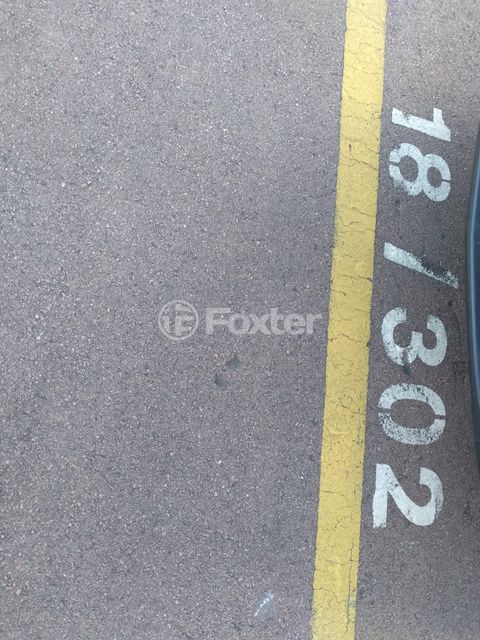 Image 10 - 884710