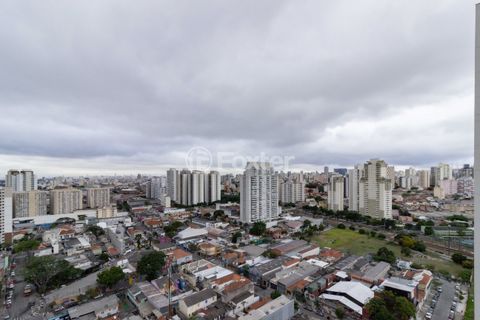 Image 1 - 884720
