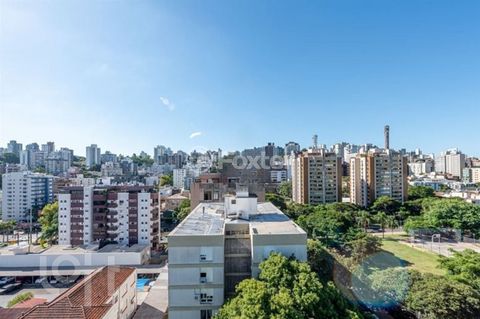 Image 8 - 884730