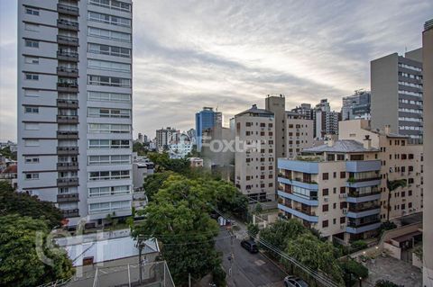 Image 10 - 884734