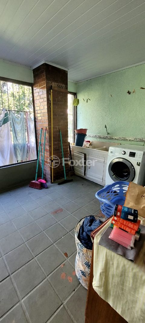 Image 10 - 884735