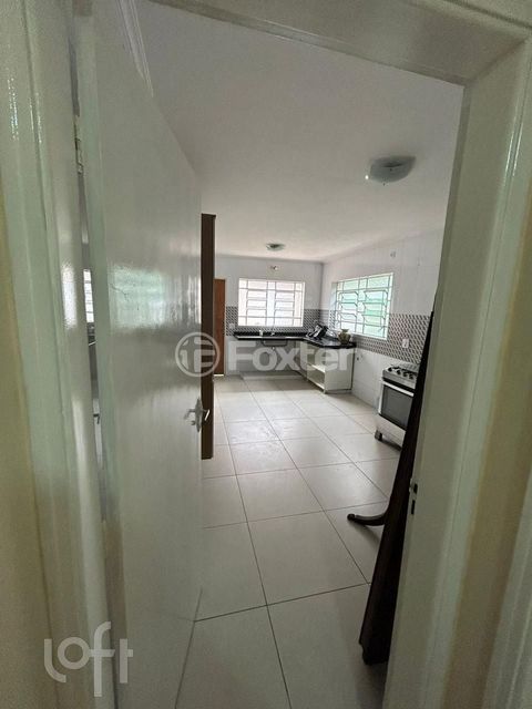 Image 17 - 884741