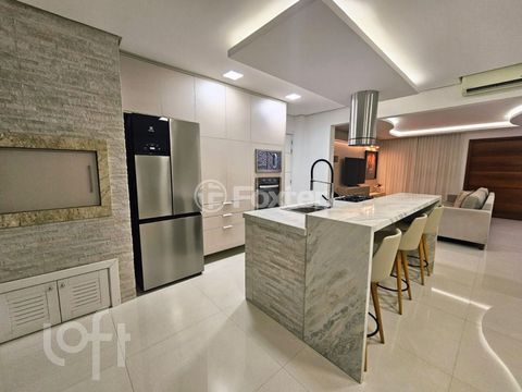 Image 7 - 884745