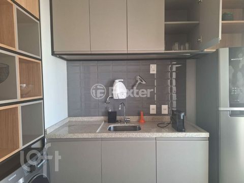 Image 9 - 884754