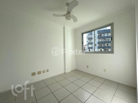 Image 4 - 884756