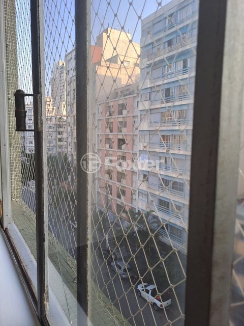 Image 8 - 884759