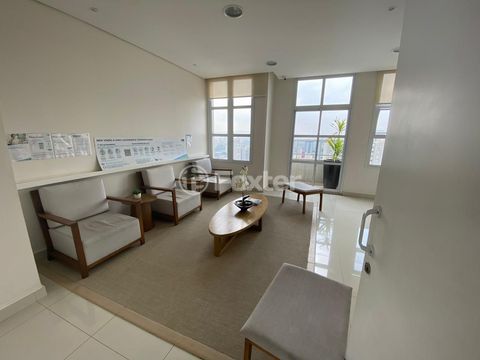 Image 11 - 884760