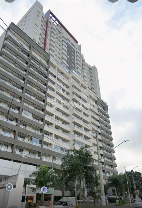 Image 10 - 884760