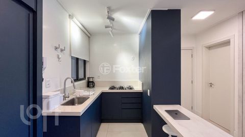 Image 10 - 884762