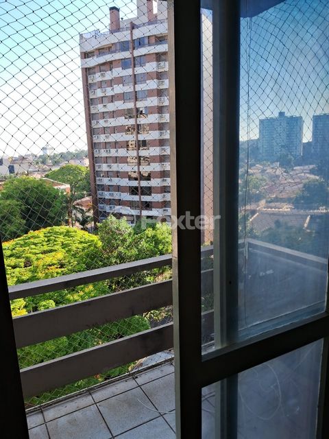 Image 5 - 884769