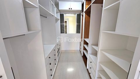 Image 9 - 884773