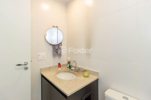 Image 7 - 884775