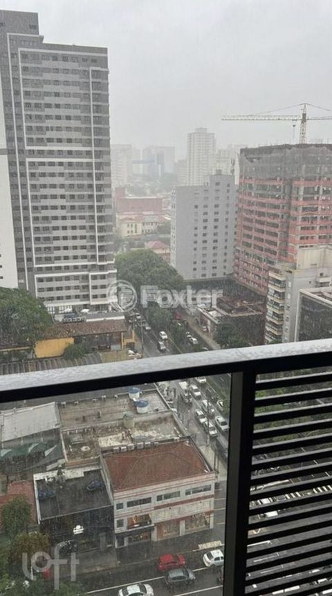 Image 5 - 884775
