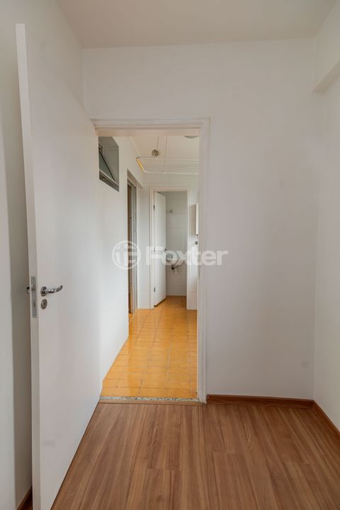 Image 17 - 884796