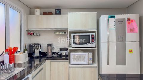 Image 9 - 884799