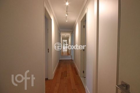 Image 18 - 884802