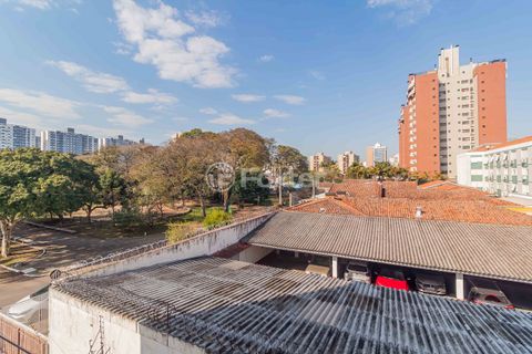 Image 9 - 884804