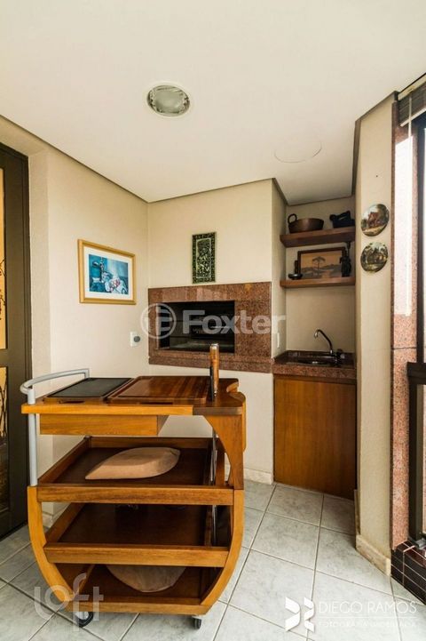 Image 8 - 884805