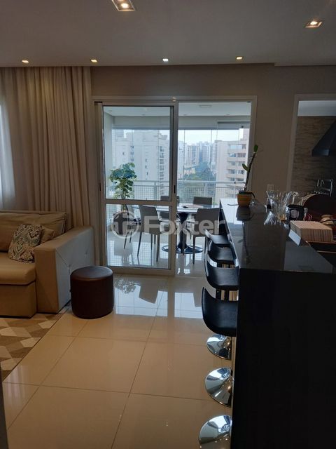 Image 2 - 884807