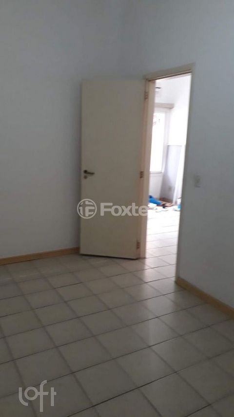 Image 9 - 884809