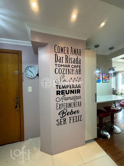 Image 6 - 884810